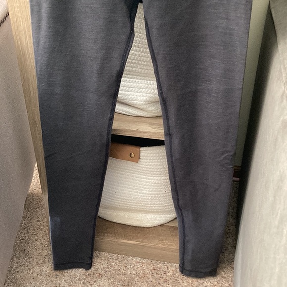 Lululemon yoga pants size 6 - Picture 3 of 10